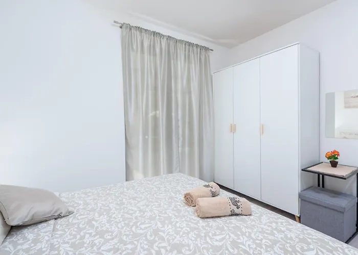 Apartment Pina